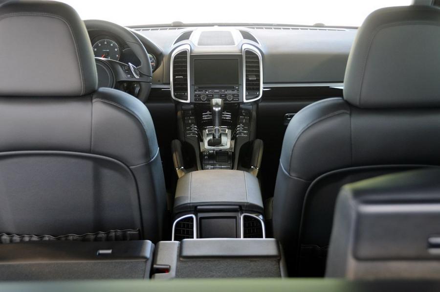  Porsche Cayenne 2011 года  (фото 29 из 107)